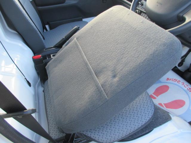 キャリイトラック 農繁スペシャル　４ＷＤ　４枚リーフスプリング装着車　ラジオ　オートライト　オートエアコン　フォグランプ　キーレスエントリー　荷台マット　荷台灯　メッキドアハンドル　フロアマット　ドアバイザー　シガーライター　パワーウィンドー　横滑り防止装置　衝突被害軽減Ｂ（25枚目）