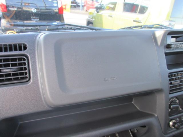 キャリイトラック 農繁スペシャル　４ＷＤ　４枚リーフスプリング装着車　ラジオ　オートライト　オートエアコン　フォグランプ　キーレスエントリー　荷台マット　荷台灯　メッキドアハンドル　フロアマット　ドアバイザー　シガーライター　パワーウィンドー　横滑り防止装置　衝突被害軽減Ｂ（29枚目）
