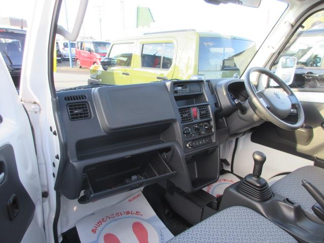 キャリイトラック 農繁スペシャル　４ＷＤ　４枚リーフスプリング装着車　ラジオ　オートライト　オートエアコン　フォグランプ　キーレスエントリー　荷台マット　荷台灯　メッキドアハンドル　フロアマット　ドアバイザー　シガーライター　パワーウィンドー　横滑り防止装置　衝突被害軽減Ｂ（32枚目）