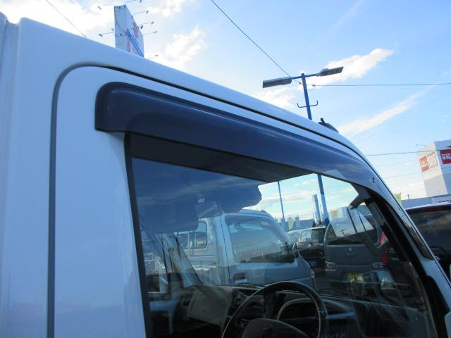 キャリイトラック 農繁スペシャル　４ＷＤ　４枚リーフスプリング装着車　ラジオ　オートライト　オートエアコン　フォグランプ　キーレスエントリー　荷台マット　荷台灯　メッキドアハンドル　フロアマット　ドアバイザー　シガーライター　パワーウィンドー　横滑り防止装置　衝突被害軽減Ｂ（33枚目）