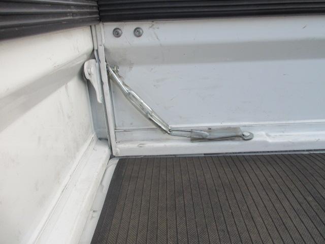 キャリイトラック 農繁スペシャル　４ＷＤ　４枚リーフスプリング装着車　ラジオ　オートライト　オートエアコン　フォグランプ　キーレスエントリー　荷台マット　荷台灯　メッキドアハンドル　フロアマット　ドアバイザー　シガーライター　パワーウィンドー　横滑り防止装置　衝突被害軽減Ｂ（42枚目）