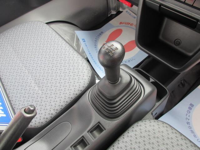 キャリイトラック ＫＣエアコンパワステ　４ＷＤ　ＡＭ／ＦＭラジオ　荷台マット　アッパーメンバーガード　フロアマット　ドアバイザー（7枚目）