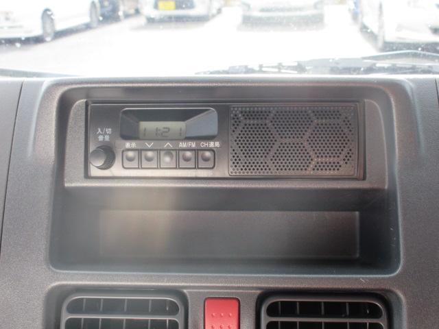 キャリイトラック ＫＣエアコンパワステ　４ＷＤ　ＡＭ／ＦＭラジオ　荷台マット　アッパーメンバーガード　フロアマット　ドアバイザー（8枚目）