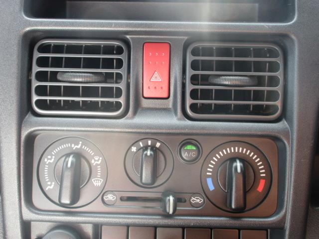 キャリイトラック ＫＣエアコンパワステ　４ＷＤ　ＡＭ／ＦＭラジオ　荷台マット　アッパーメンバーガード　フロアマット　ドアバイザー（9枚目）