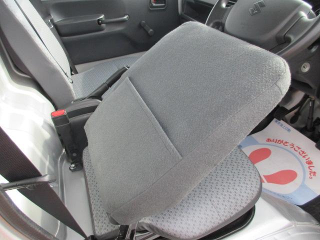 キャリイトラック ＫＣエアコンパワステ　４ＷＤ　ＡＭ／ＦＭラジオ　荷台マット　アッパーメンバーガード　フロアマット　ドアバイザー（14枚目）