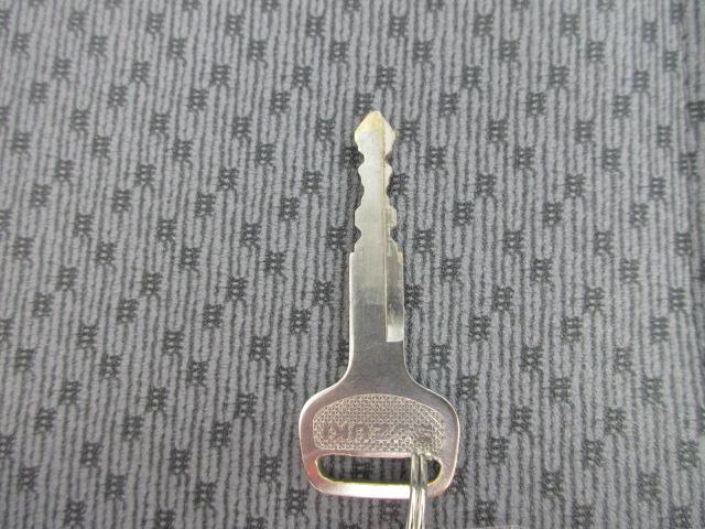 キャリイトラック ＫＣエアコンパワステ　４ＷＤ　ＡＭ／ＦＭラジオ　荷台マット　アッパーメンバーガード　フロアマット　ドアバイザー（16枚目）