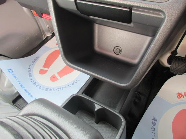 キャリイトラック ＫＣエアコンパワステ　４ＷＤ　ＡＭ／ＦＭラジオ　荷台マット　アッパーメンバーガード　フロアマット　ドアバイザー（21枚目）