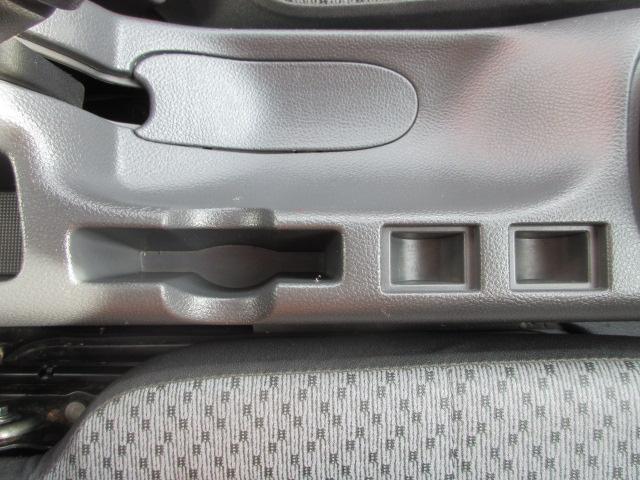 キャリイトラック ＫＣエアコンパワステ　４ＷＤ　ＡＭ／ＦＭラジオ　荷台マット　アッパーメンバーガード　フロアマット　ドアバイザー（22枚目）