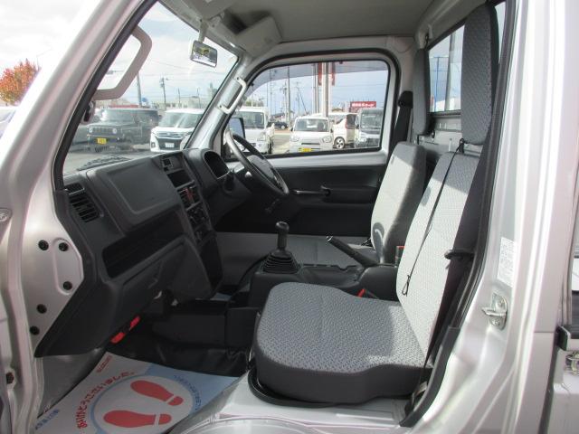 キャリイトラック ＫＣエアコンパワステ　４ＷＤ　ＡＭ／ＦＭラジオ　荷台マット　アッパーメンバーガード　フロアマット　ドアバイザー（26枚目）