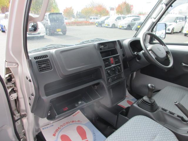 キャリイトラック ＫＣエアコンパワステ　４ＷＤ　ＡＭ／ＦＭラジオ　荷台マット　アッパーメンバーガード　フロアマット　ドアバイザー（27枚目）