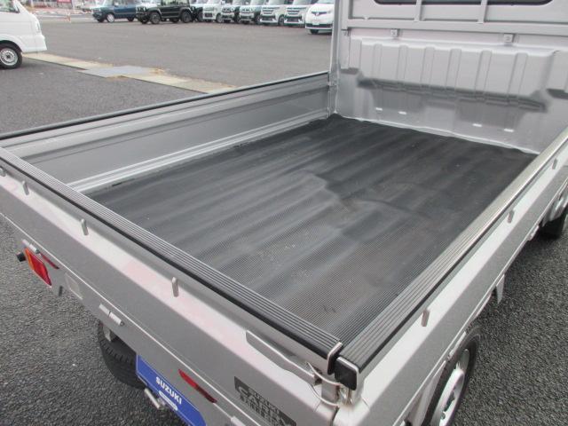 キャリイトラック ＫＣエアコンパワステ　４ＷＤ　ＡＭ／ＦＭラジオ　荷台マット　アッパーメンバーガード　フロアマット　ドアバイザー（30枚目）
