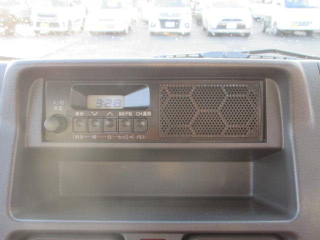 ＮＴ１００クリッパートラック ＤＸセーフティパッケージ　４ＷＤ　ＡＴ　ＡＭ／ＦＭラジオ　オートライト　エアコン　パワステ　衝突被害軽減ブレーキ　横滑り防止装置　シガーソケット　キー　保証付販売車（10枚目）