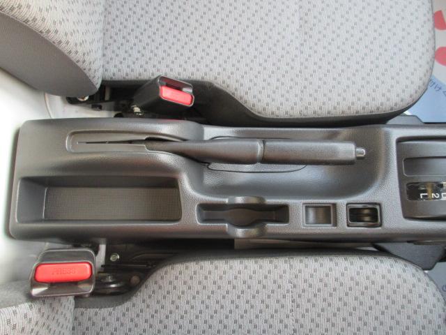 ＮＴ１００クリッパートラック ＤＸセーフティパッケージ　４ＷＤ　ＡＴ　ＡＭ／ＦＭラジオ　オートライト　エアコン　パワステ　衝突被害軽減ブレーキ　横滑り防止装置　シガーソケット　キー　保証付販売車（29枚目）