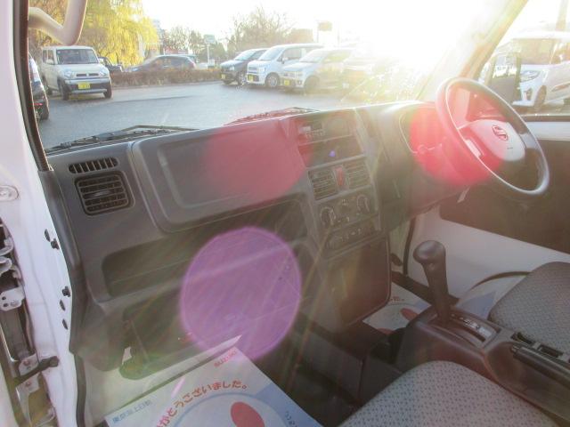 ＮＴ１００クリッパートラック ＤＸセーフティパッケージ　４ＷＤ　ＡＴ　ＡＭ／ＦＭラジオ　オートライト　エアコン　パワステ　衝突被害軽減ブレーキ　横滑り防止装置　シガーソケット　キー　保証付販売車（33枚目）