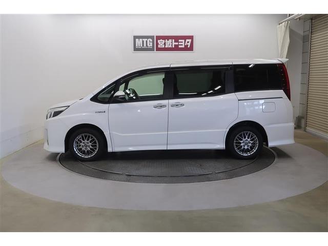 ノア ハイブリッドＳｉ　ダブルバイビー　フルセグ　メモリーナビ　ＤＶＤ再生　バックカメラ　衝突被害軽減システム　ＥＴＣ　両側電動スライド　ＬＥＤヘッドランプ　乗車定員７人　３列シート　ワンオーナー　フルエアロ　記録簿（8枚目）