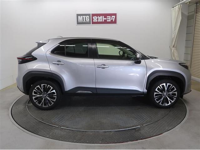 ヤリスクロス ハイブリッドＺ　４ＷＤ　フルセグ　メモリーナビ　ＤＶＤ再生　ミュージックプレイヤー接続可　バックカメラ　衝突被害軽減システム　ＥＴＣ　ドラレコ　ＬＥＤヘッドランプ　ワンオーナー　記録簿（10枚目）