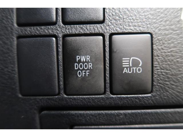 アルファードハイブリッド Ｓ　タイプゴールド　４ＷＤ　フルセグ　メモリーナビ　ミュージックプレイヤー接続可　後席モニター　バックカメラ　衝突被害軽減システム　ＥＴＣ　両側電動スライド　ＬＥＤヘッドランプ　乗車定員７人　３列シート　ワンオーナー（26枚目）