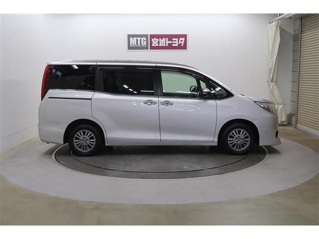 エスクァイア Ｘｉ　フルセグ　メモリーナビ　ＤＶＤ再生　バックカメラ　ＥＴＣ　ドラレコ　電動スライドドア　ＬＥＤヘッドランプ　乗車定員７人　３列シート　ワンオーナー　記録簿　アイドリングストップ（8枚目）