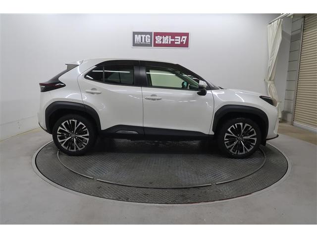 ヤリスクロス ハイブリッドＺ　フルセグ　メモリーナビ　ミュージックプレイヤー接続可　バックカメラ　衝突被害軽減システム　ＥＴＣ　ＬＥＤヘッドランプ　ワンオーナー（10枚目）