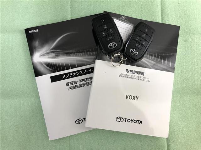 ヴォクシー ハイブリッドＳ－Ｚ　４ＷＤ　フルセグ　メモリーナビ　ＤＶＤ再生　ミュージックプレイヤー接続可　バックカメラ　衝突被害軽減システム　ＥＴＣ　ドラレコ　両側電動スライド　ＬＥＤヘッドランプ　乗車定員７人　３列シート（39枚目）