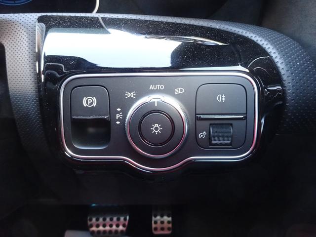 ＣＬＡクラス ＣＬＡ２００ｄ　ＡＭＧライン　パノラミックスライディングルーフ　レーダーセーフティパッケージ　ナビゲーションパッケージ　アドバンストパッケージ　純正ナビ　全方位カメラ　地デジＴＶ　ＥＴＣ２．０　Ｂｌｕｅｔｏｏｔｈ対応　ＨＵＤ（32枚目）