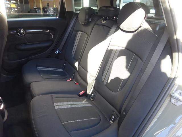 ＭＩＮＩ クーパーＳＤ　クラブマン　ユーザー買取車　ディーゼルターボ　純正ナビ　バックカメラ　リモコンキー　革巻ステアリング　ＵＳＢ　Ｂｌｕｅｔｏｏｔｈオーディオ　スモークフィルム　ドライブレコーダー　クルーズコントロール（9枚目）