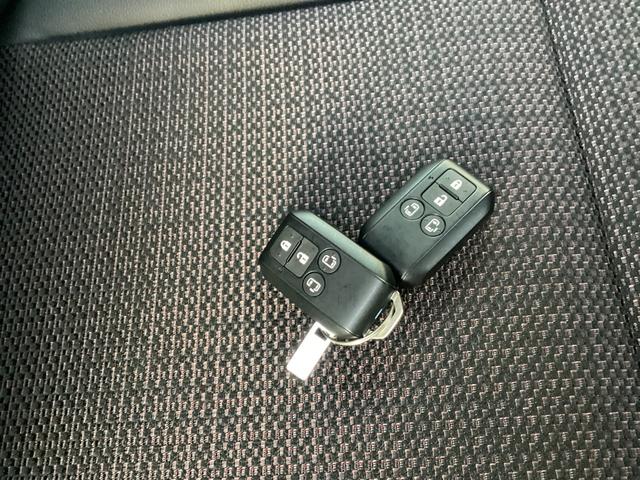 【キー】　　アドバンスドキーレス（スマートキー）タイプです。