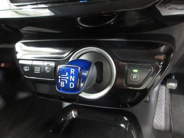 ドライバーの操作をしやすい位置にシフトレバーを配置。シフトノブも手になじみのやすい形に設計されています！