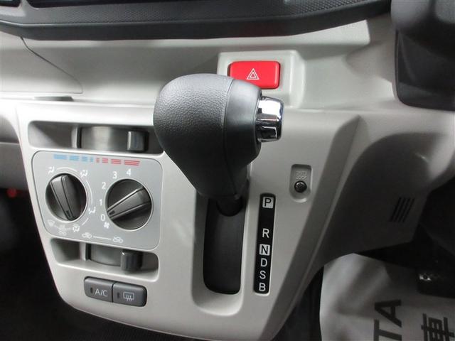 操作しやすいインパネシフト、自然な動きで操作できるようにハンドルに近いポジションにシフトレバーを配置しています。
