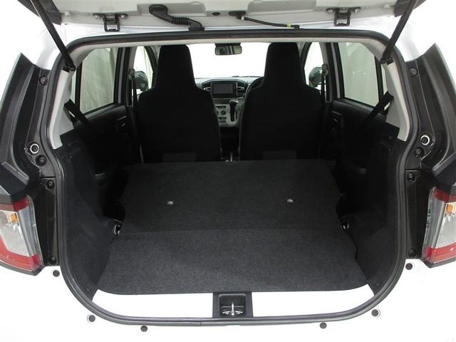 リヤシートを前倒しすれば、広い荷室に早変わり。レジャーや仕事にもフル活用できます。