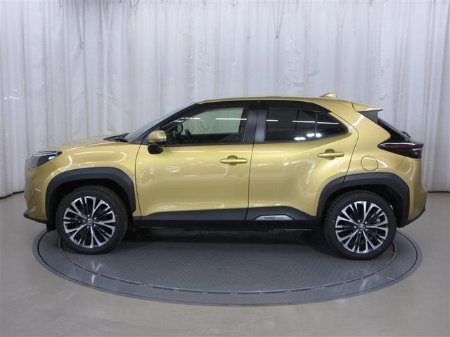 ヤリスクロス ハイブリッドZ 4WD 寒冷地 衝突被害軽減システム メモリーナビ LEDヘッドランプ アルミホイール バックカメラ スマートキー オートクルーズコントロール アイドリングストップ ETC 盗難防止装置 電動シート(3枚目)