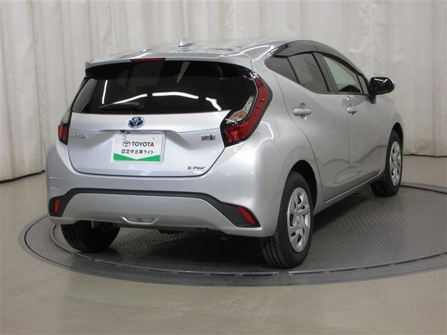 アクア Ｘ　４ＷＤ　衝突被害軽減システム　ＬＥＤヘッドランプ　バックカメラ　スマートキー　オートクルーズコントロール　アイドリングストップ　ＥＴＣ　盗難防止装置　キーレス　横滑り防止機能　ハイブリッド（4枚目）