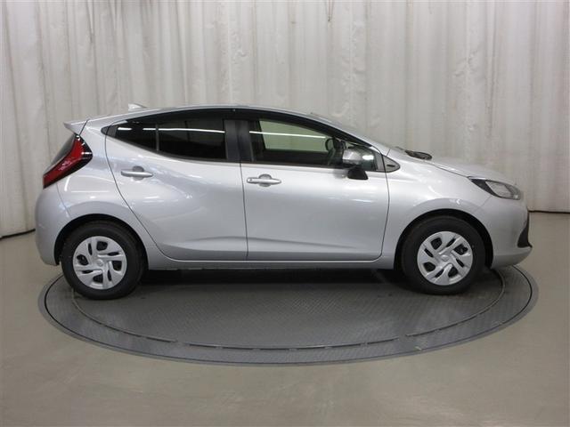 アクア Ｘ　４ＷＤ　衝突被害軽減システム　ＬＥＤヘッドランプ　バックカメラ　スマートキー　オートクルーズコントロール　アイドリングストップ　ＥＴＣ　盗難防止装置　キーレス　横滑り防止機能　ハイブリッド（5枚目）