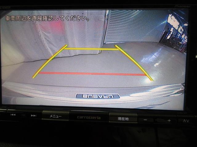 バックに入れると車両後方の様子をナビ画面に表示!死角が多いバックの車庫入れもこれで安心!