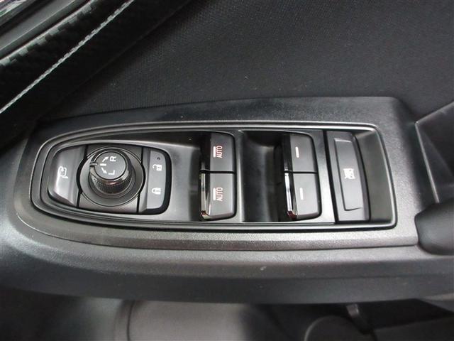 パワーウィンド付きで、走行中の換気や駐車場のチケット受け取りもラクラクです。