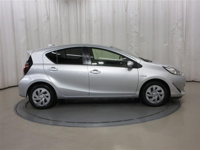 アクア Ｓ　寒冷地　衝突被害軽減システム　メモリーナビ　ワンセグ　バックカメラ　アイドリングストップ　盗難防止装置　キーレス　横滑り防止機能　ワンオーナー　ハイブリッド（5枚目）