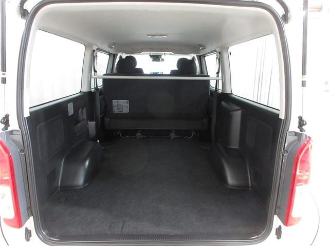 ハイエースバン ロングスーパーＧＬ　４ＷＤ　寒冷地　衝突被害軽減システム　ディーゼル　ＬＥＤヘッドランプ　両側電動スライド　バックカメラ　ＥＴＣ　盗難防止装置　キーレス　横滑り防止機能　ワンオーナー（17枚目）