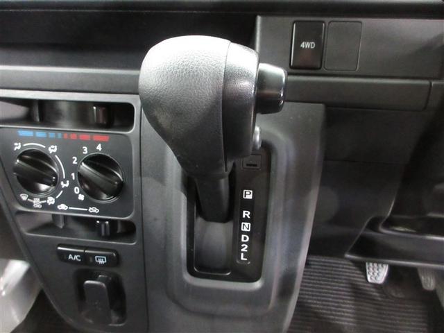 ���삵�₷���C���p�l�V�t�g�A���R�ȓ����ő���ł���悤�Ƀn���h���ɋ߂��|�W�V�����ɃV�t�g���o�[��z�u���Ă��܂��B