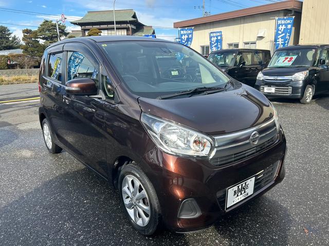 デイズ Ｘ　Ｖセレクション　４ＷＤ　ＥＴＣ　全方位カメラ　バックカメラ　ナビ　ＴＶ　シートヒーター　スマートキー　キーレス　アイドリングストップ　プッシュスタート　オートエアコン　アルミホイール（3枚目）