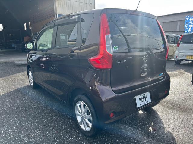 デイズ Ｘ　Ｖセレクション　４ＷＤ　ＥＴＣ　全方位カメラ　バックカメラ　ナビ　ＴＶ　シートヒーター　スマートキー　キーレス　アイドリングストップ　プッシュスタート　オートエアコン　アルミホイール（6枚目）