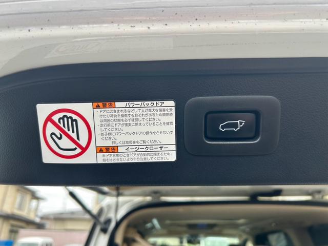 ヴェルファイアハイブリッド Ｖ　４ＷＤ　ＥＴＣ　ドライブレコーダー　キーレス　スマートキー　プッシュスタート　ナビ　ＴＶ　フリップダウンモニター　シートメモリ機能付き　両側電動スライドドア　パワーシート（9枚目）