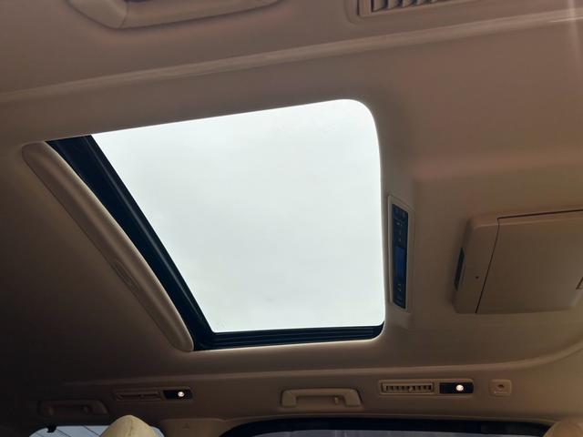 ヴェルファイアハイブリッド Ｖ　４ＷＤ　ＥＴＣ　ドライブレコーダー　キーレス　スマートキー　プッシュスタート　ナビ　ＴＶ　フリップダウンモニター　シートメモリ機能付き　両側電動スライドドア　パワーシート（12枚目）