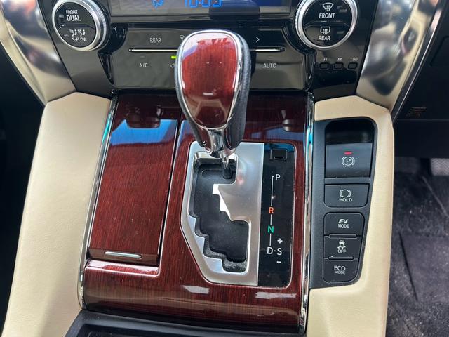 ヴェルファイアハイブリッド Ｖ　４ＷＤ　ＥＴＣ　ドライブレコーダー　キーレス　スマートキー　プッシュスタート　ナビ　ＴＶ　フリップダウンモニター　シートメモリ機能付き　両側電動スライドドア　パワーシート（16枚目）