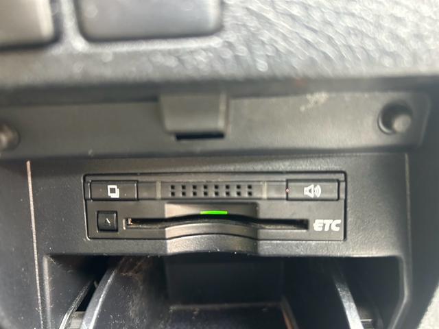 ヴェルファイアハイブリッド Ｖ　４ＷＤ　ＥＴＣ　ドライブレコーダー　キーレス　スマートキー　プッシュスタート　ナビ　ＴＶ　フリップダウンモニター　シートメモリ機能付き　両側電動スライドドア　パワーシート（24枚目）