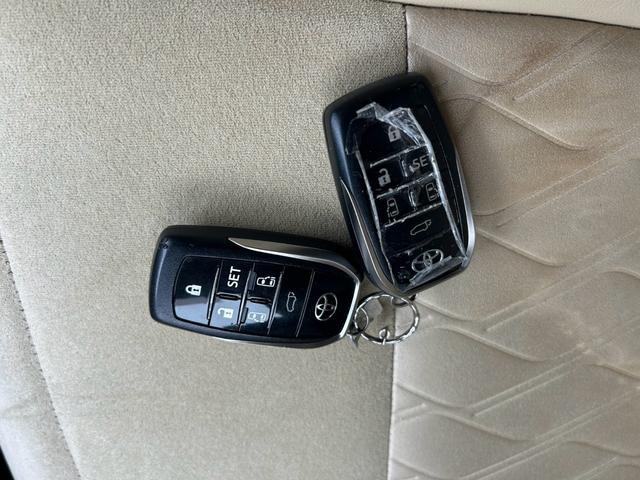 ヴェルファイアハイブリッド Ｖ　４ＷＤ　ＥＴＣ　ドライブレコーダー　キーレス　スマートキー　プッシュスタート　ナビ　ＴＶ　フリップダウンモニター　シートメモリ機能付き　両側電動スライドドア　パワーシート（25枚目）
