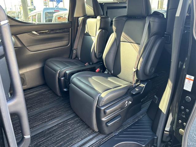 ヴェルファイアハイブリッド ＺＲ　４ＷＤ　ドラレコ　ナビ　ＴＶ　クルコン　バックカメラ　シートヒーター　シートエアコン　パワーシート　シートメモリ機能　両側電動スライドドア　オットマン　クリアランスソナー　スマートキー　キーレス（12枚目）