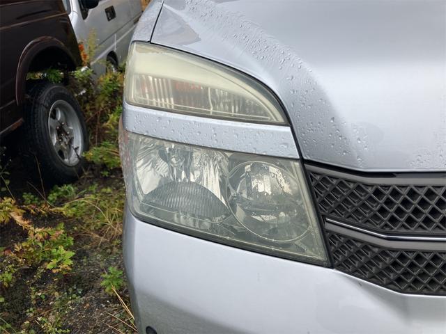 ヴォクシー Ｘ　４ＷＤ　サイドリフトアップシート車　脱着タイプ（4枚目）