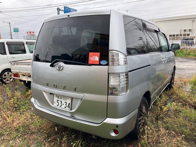 ヴォクシー Ｘ　４ＷＤ　サイドリフトアップシート車　脱着タイプ（9枚目）