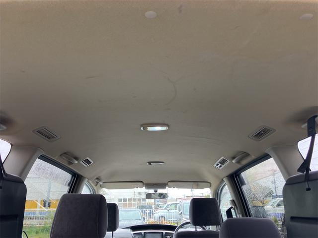 ヴォクシー Ｘ　４ＷＤ　サイドリフトアップシート車　脱着タイプ（12枚目）