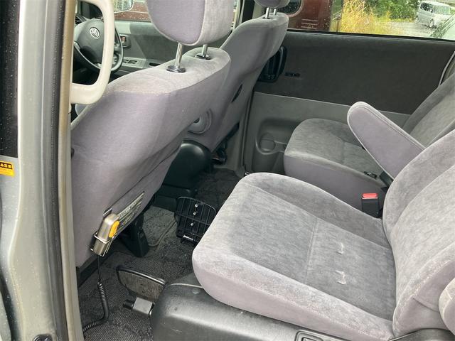 ヴォクシー Ｘ　４ＷＤ　サイドリフトアップシート車　脱着タイプ（15枚目）